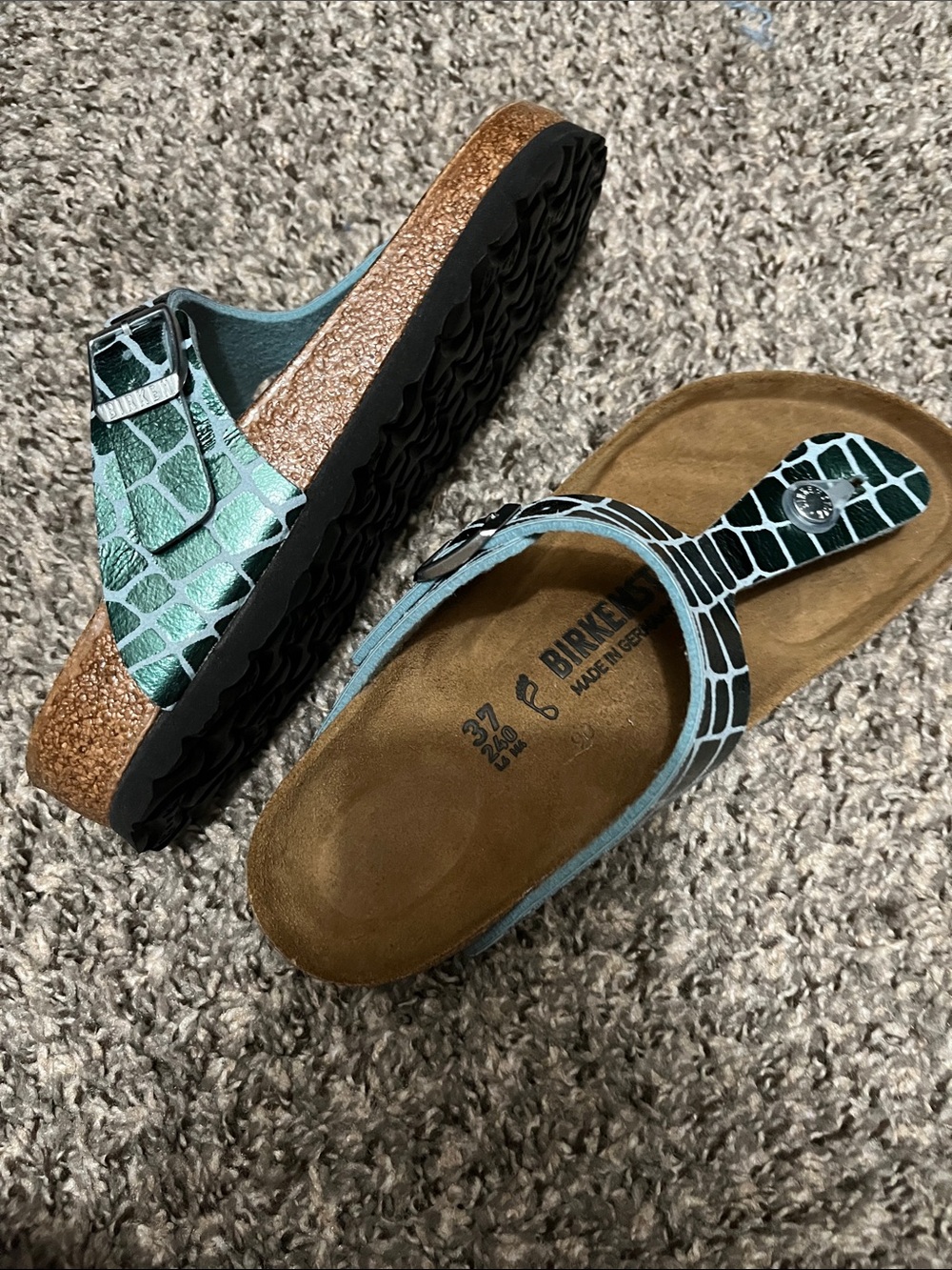 Birkenstock Green Croc-Print Thong Slide Sandals - Picture 3 of 4